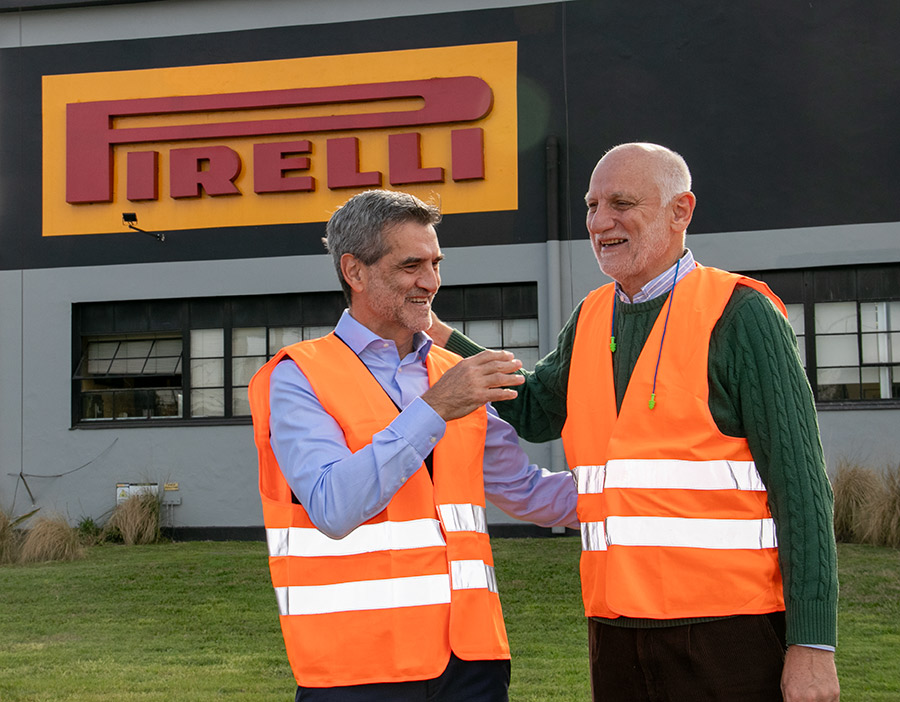 Mauricio Canineo, CEO de Pirelli y Antonio Marín, Vicerrector UCEMA